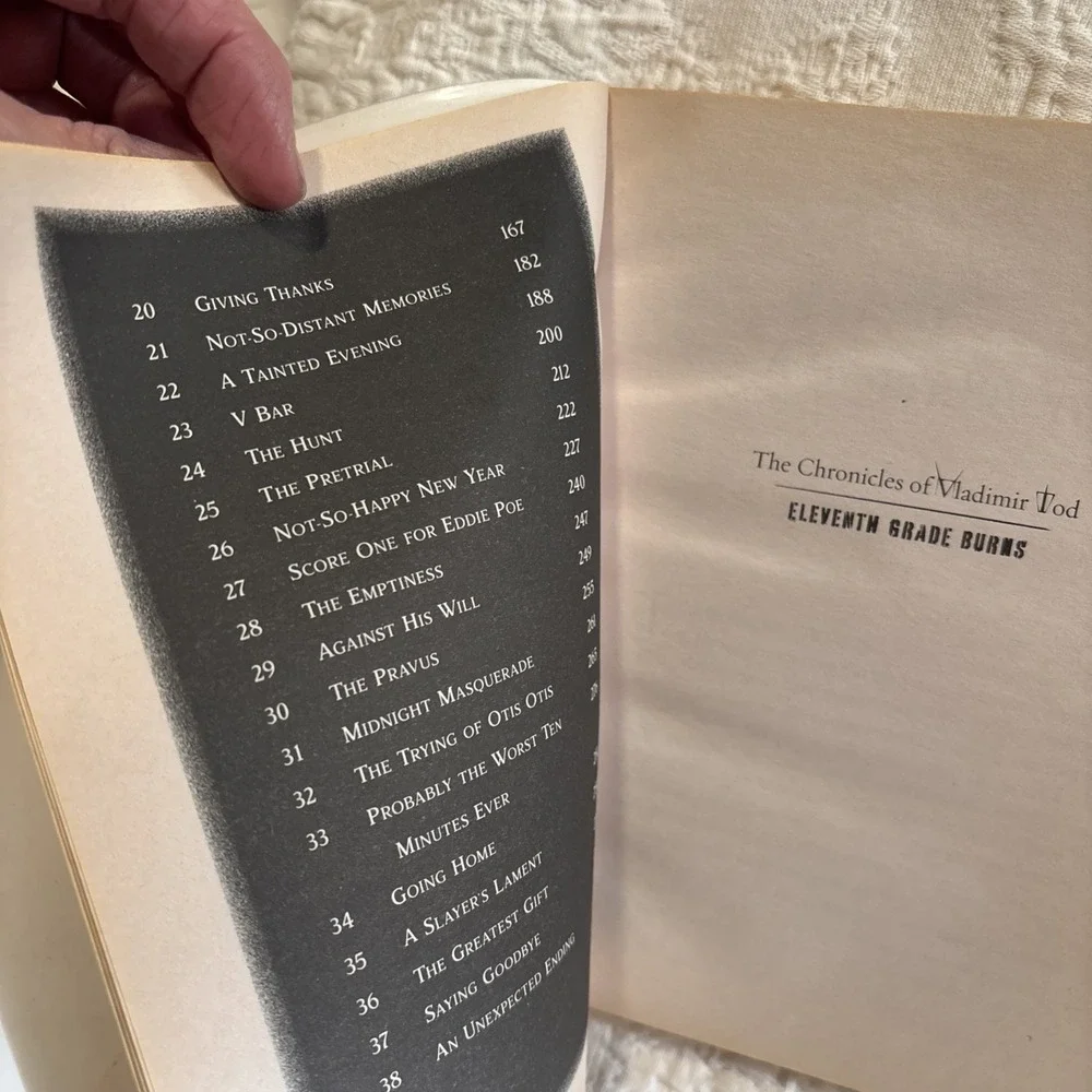 Eleventh grade Burns (The Chronicles of Vladimir Tod) - Paperback - GOOD